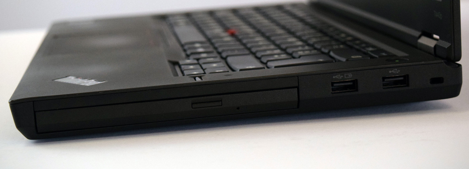 Lenovo ThinkPad T440p - konektivita na pravej hrane